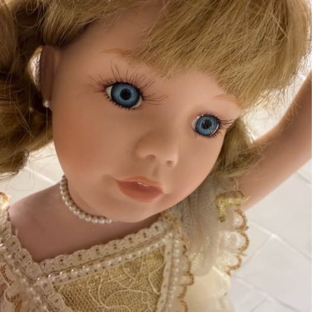 🩰 Vintage 1995 Danbury Mint "Julia" Porcelain Ballerina Doll by Susan Wakeen